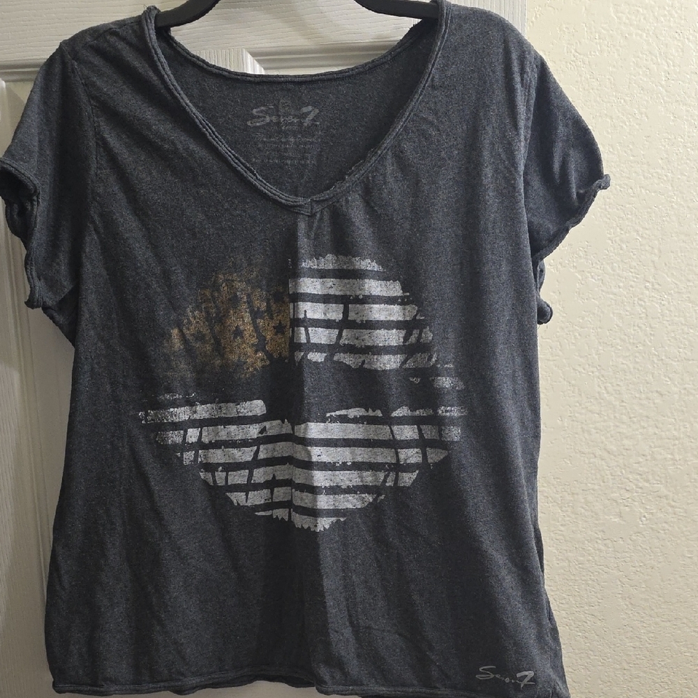 Seven7 Dark Gray Lips Graphic Women's Tee Size 18/20